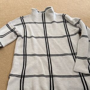 SHEIN Checkered Turtleneck Sweater - Gray and Black